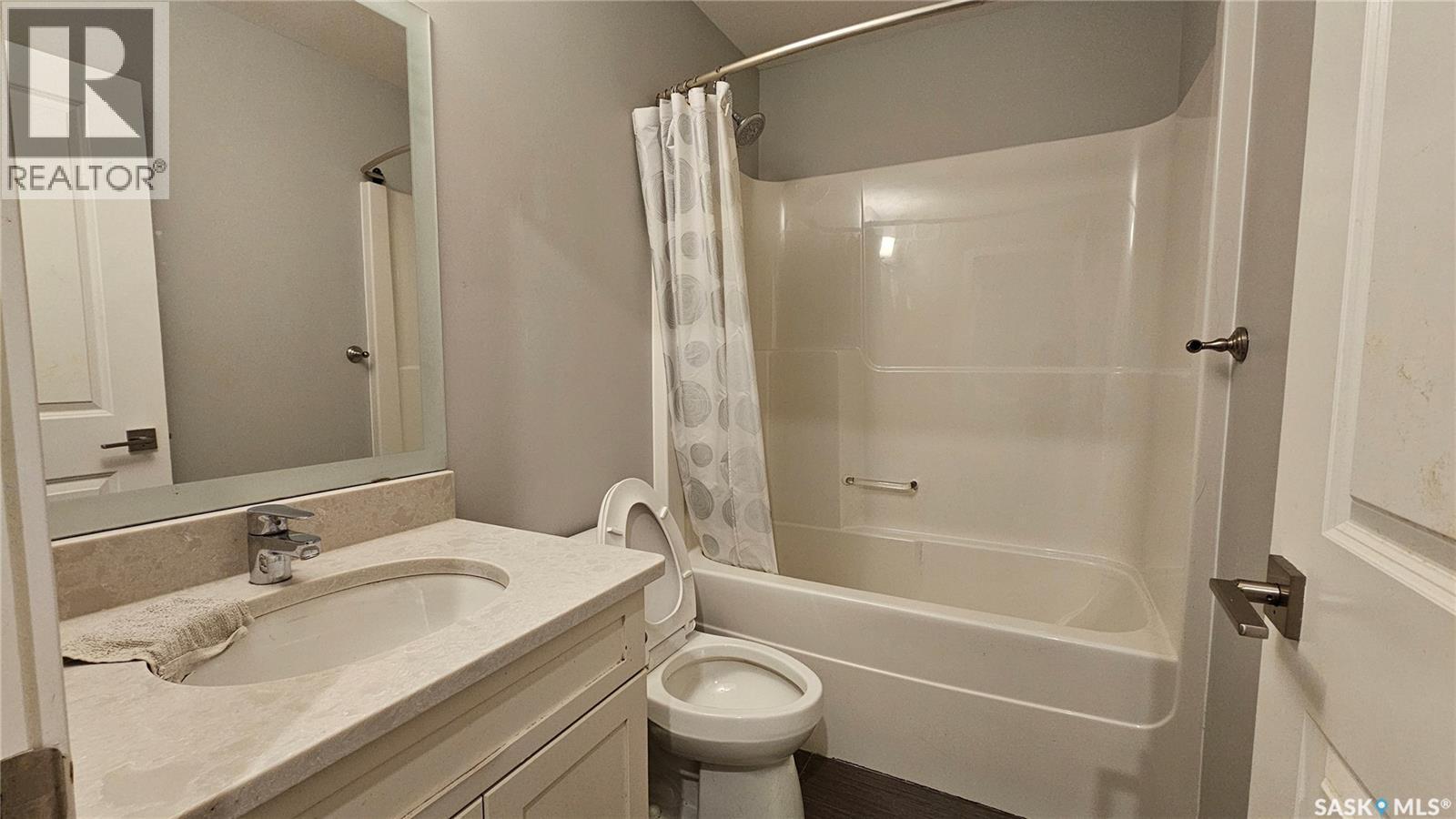 719 Pringle Crescent, Saskatoon, SK - Indoor Photo Showing Bathroom