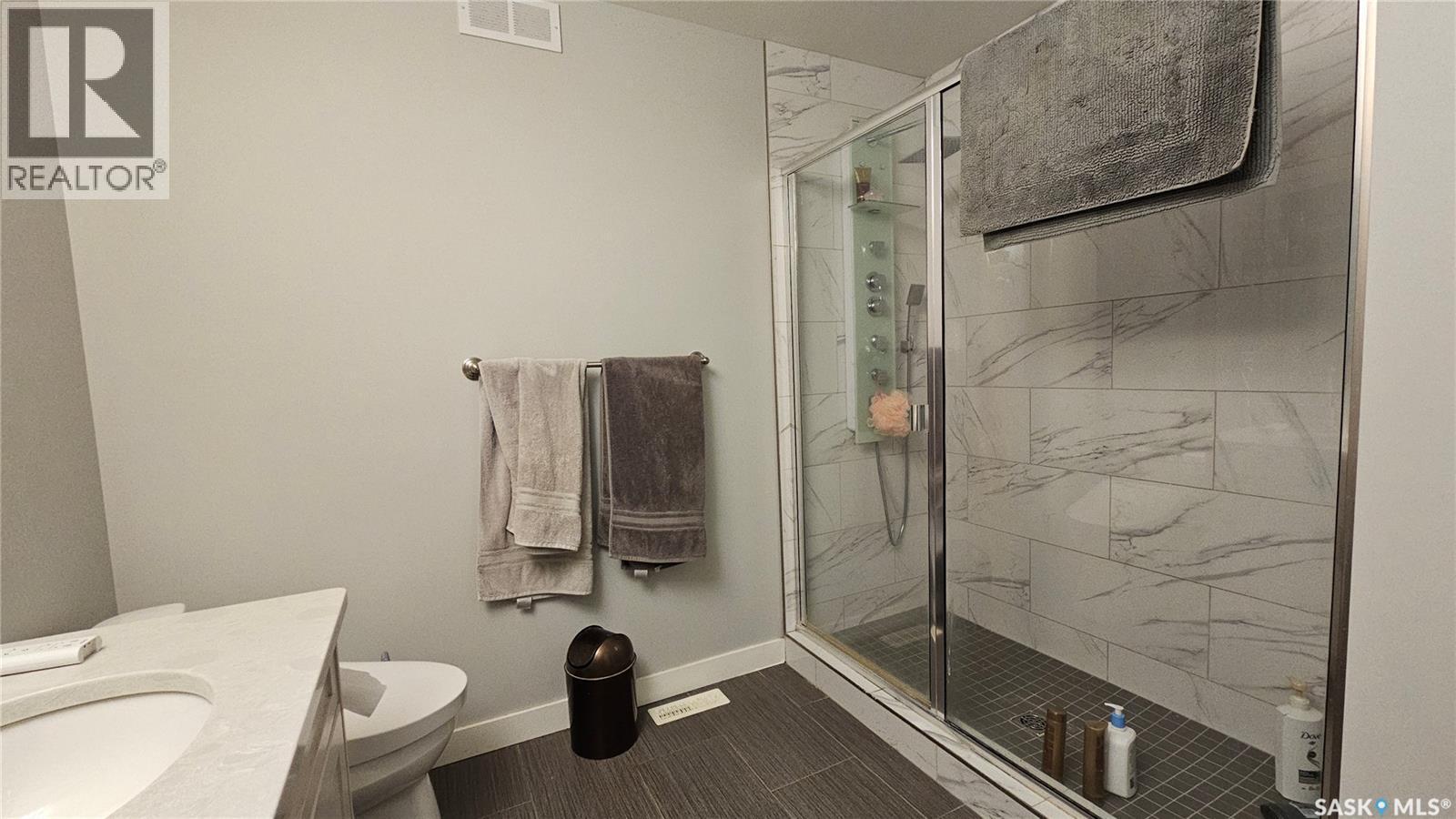 719 Pringle Crescent, Saskatoon, SK - Indoor Photo Showing Bathroom