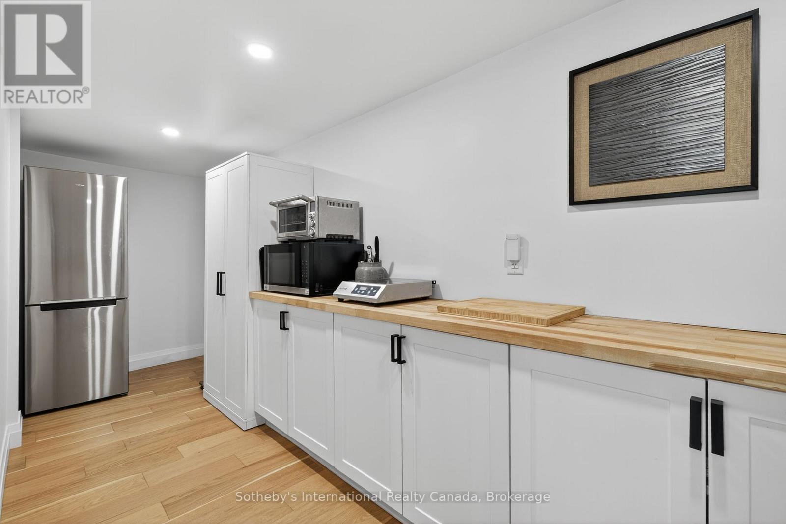 Wet bar in lower level - 150 Plewes Drive, Collingwood, ON - Indoor