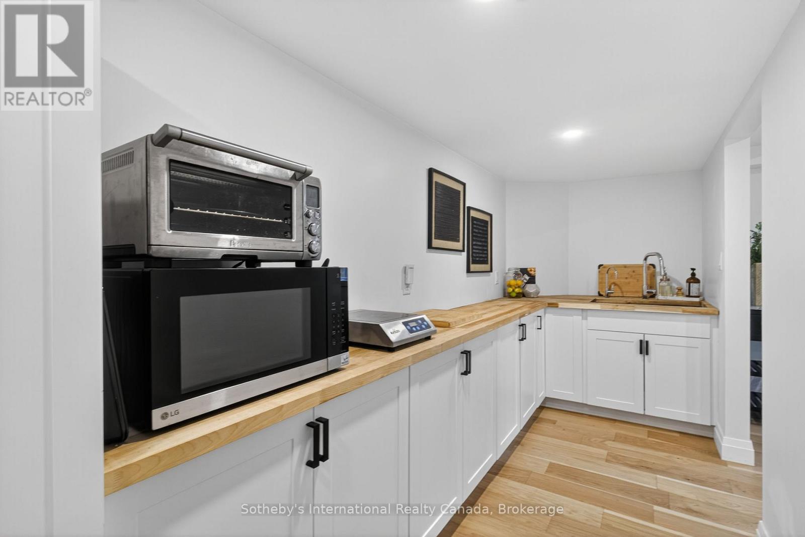 Wet bar has tons of storage - 150 Plewes Drive, Collingwood, ON - Indoor Photo Showing Kitchen