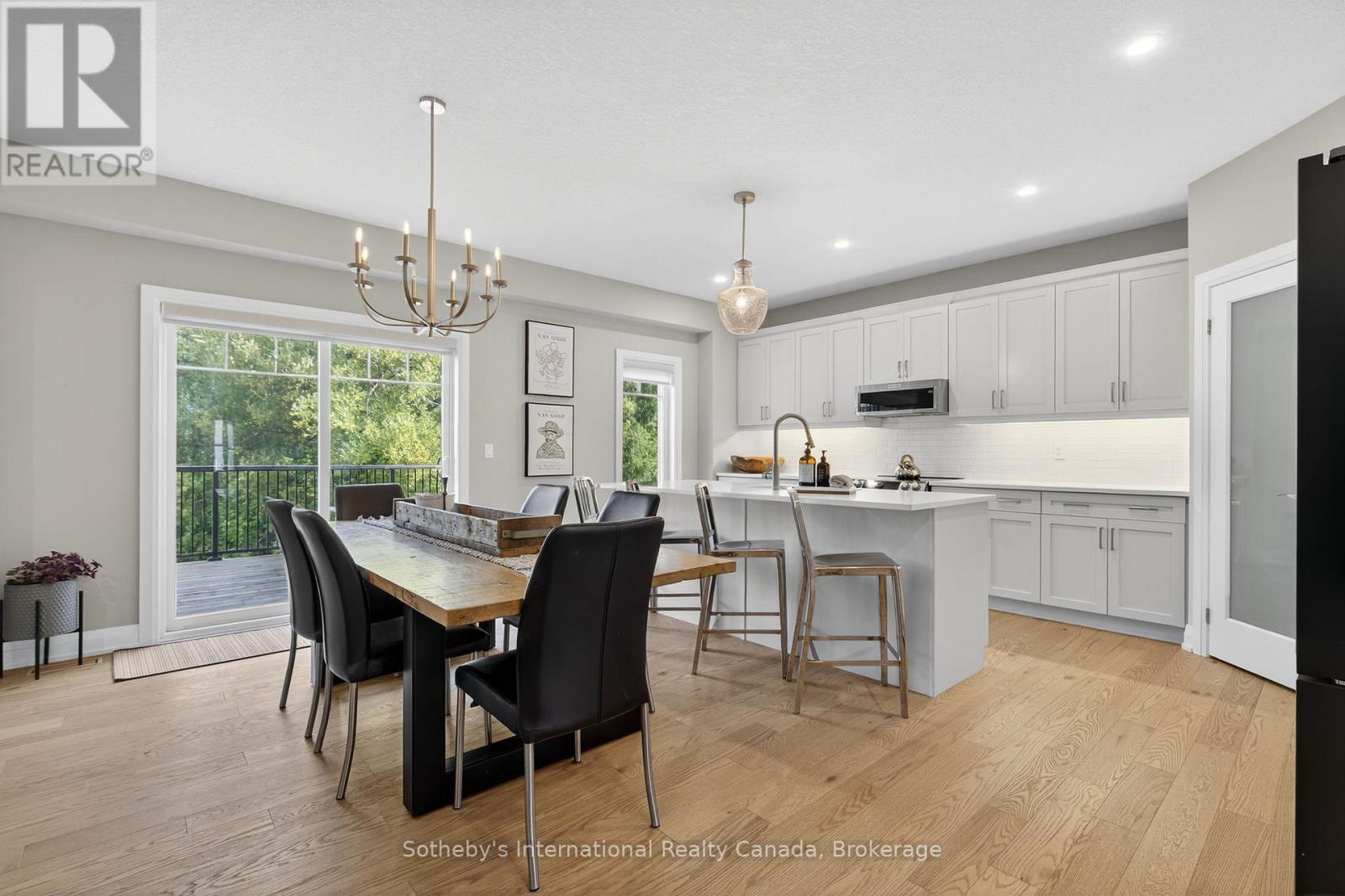 Custom lighting - 150 Plewes Drive, Collingwood, ON - Indoor