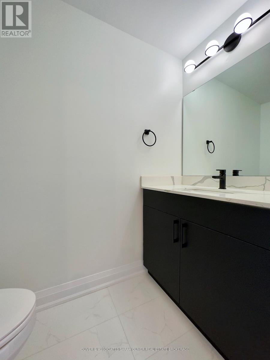 201 - 3900 Savoy Street, London South (South V), ON - Indoor Photo Showing Bathroom