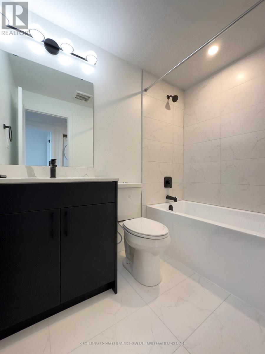 201 - 3900 Savoy Street, London South (South V), ON - Indoor Photo Showing Bathroom