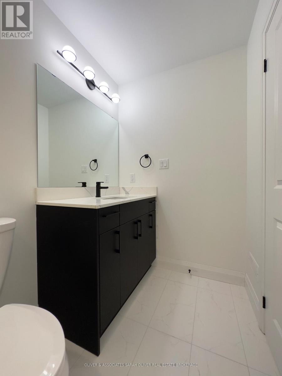 201 - 3900 Savoy Street, London South (South V), ON - Indoor Photo Showing Bathroom