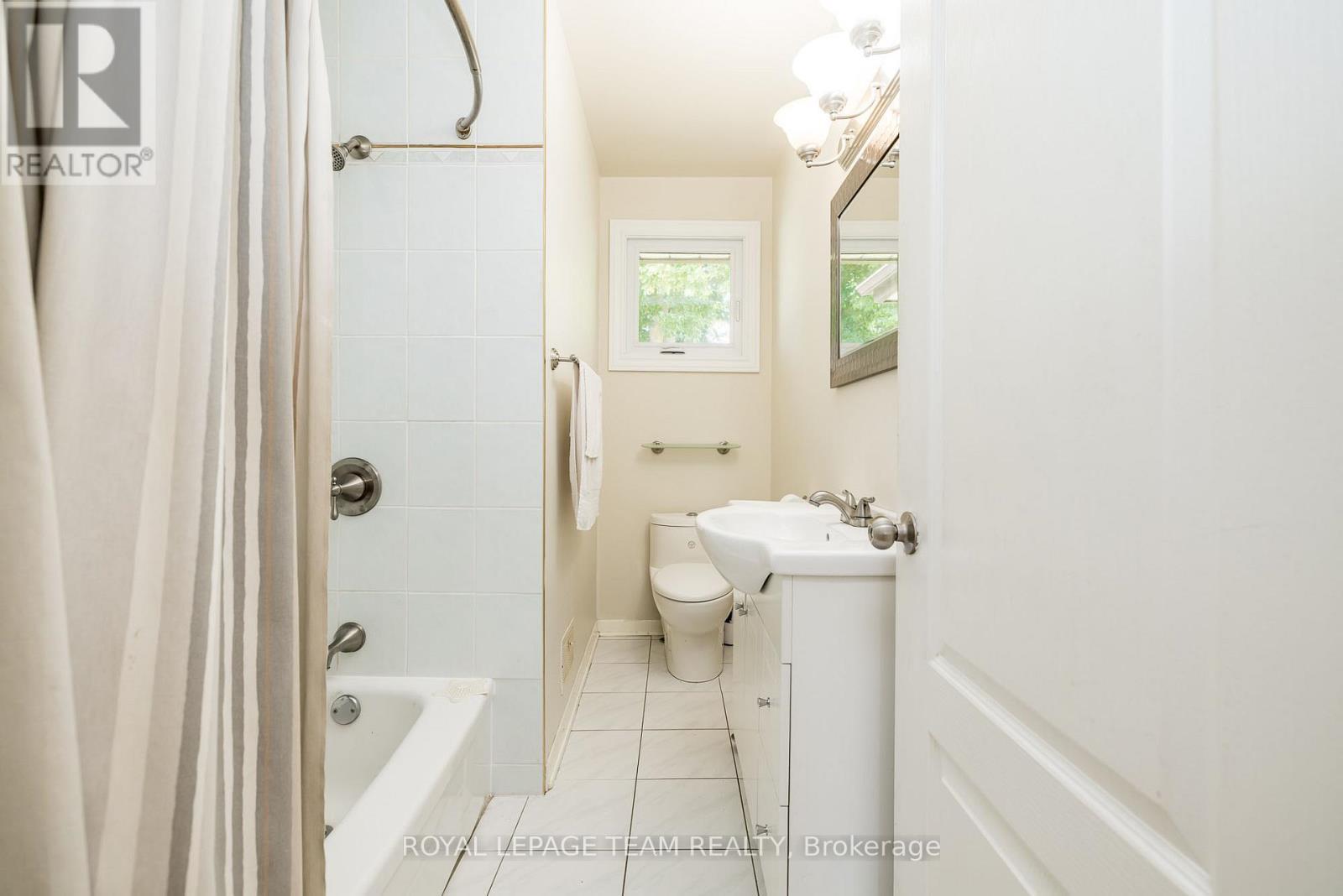 2740 Moncton Road, Ottawa, ON - Indoor Photo Showing Bathroom