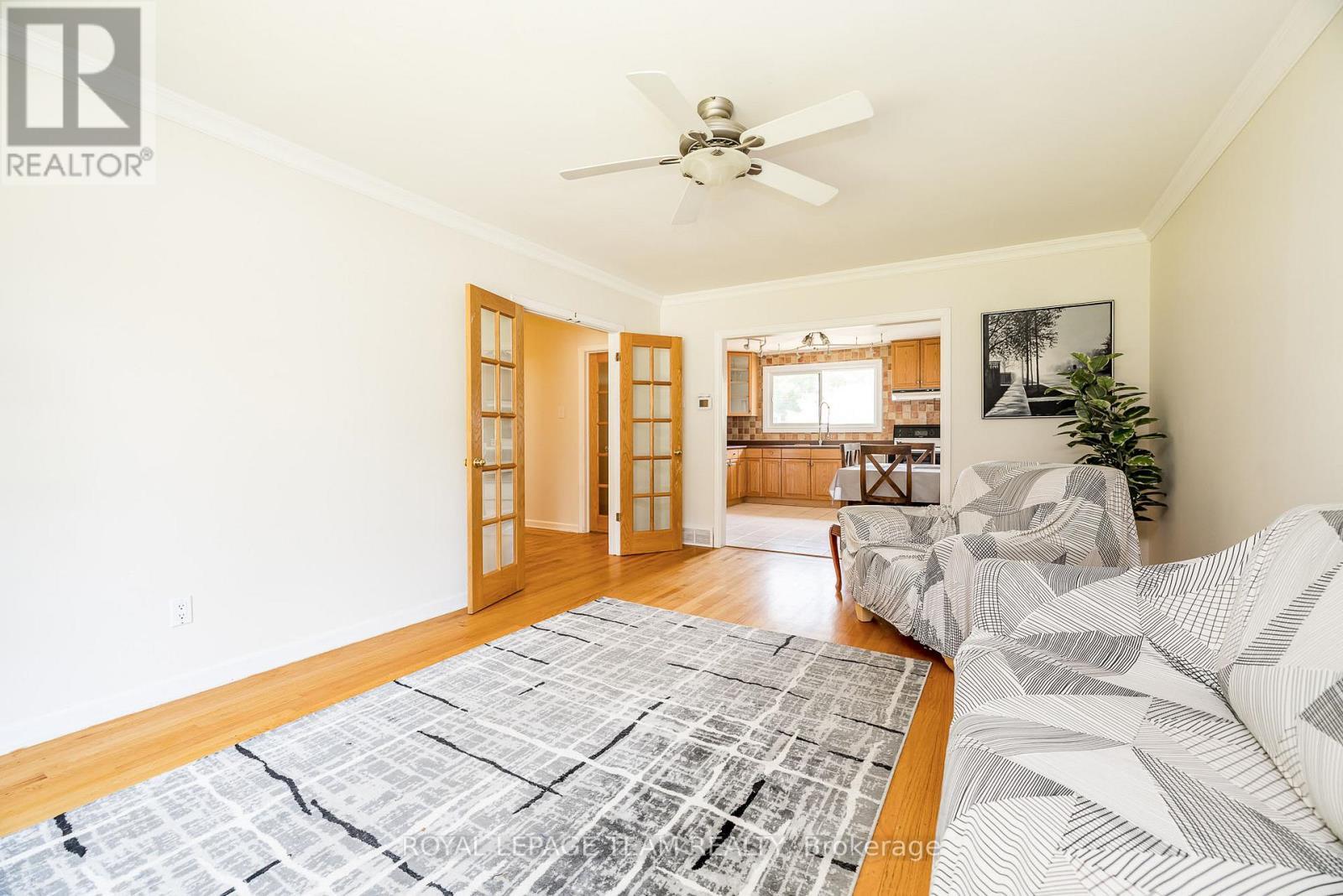 2740 Moncton Road, Ottawa, ON - Indoor Photo Showing Living Room