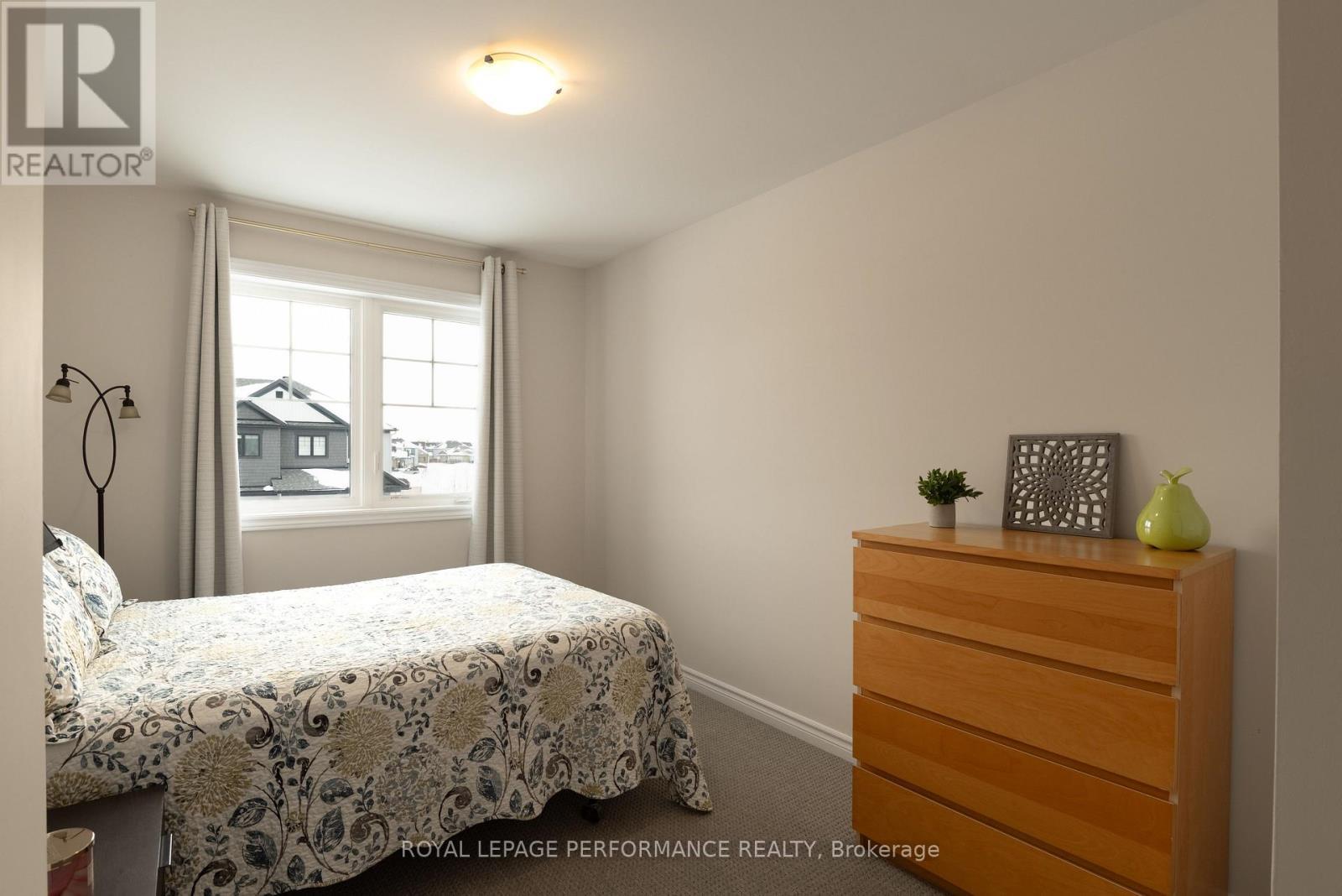 714 Petanque Crescent, Ottawa, ON - Indoor Photo Showing Bedroom