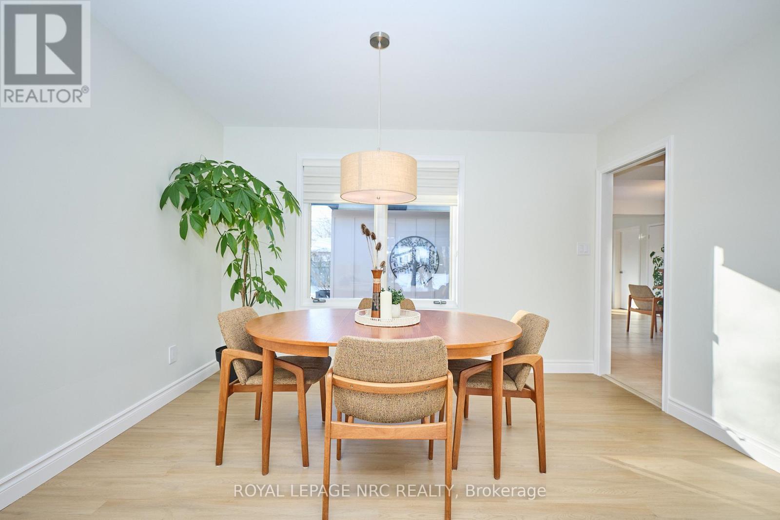 8143 Sarah Street, Niagara Falls (Chippawa), ON - Indoor Photo Showing Dining Room