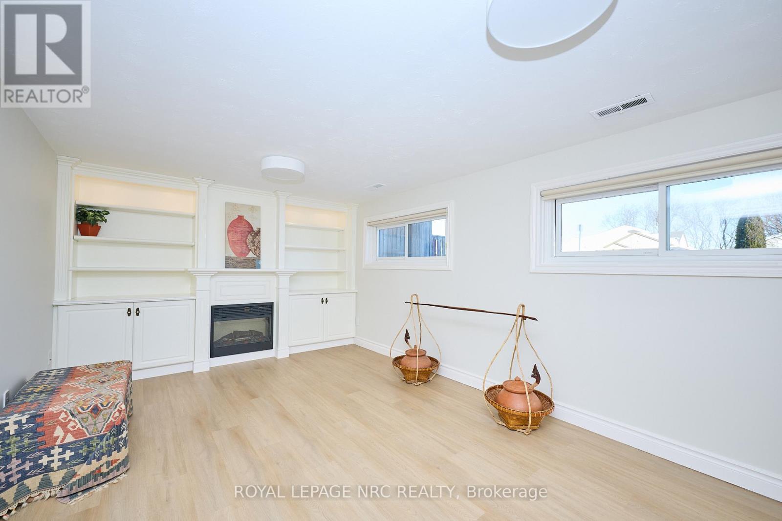 8143 Sarah Street, Niagara Falls (Chippawa), ON - Indoor With Fireplace