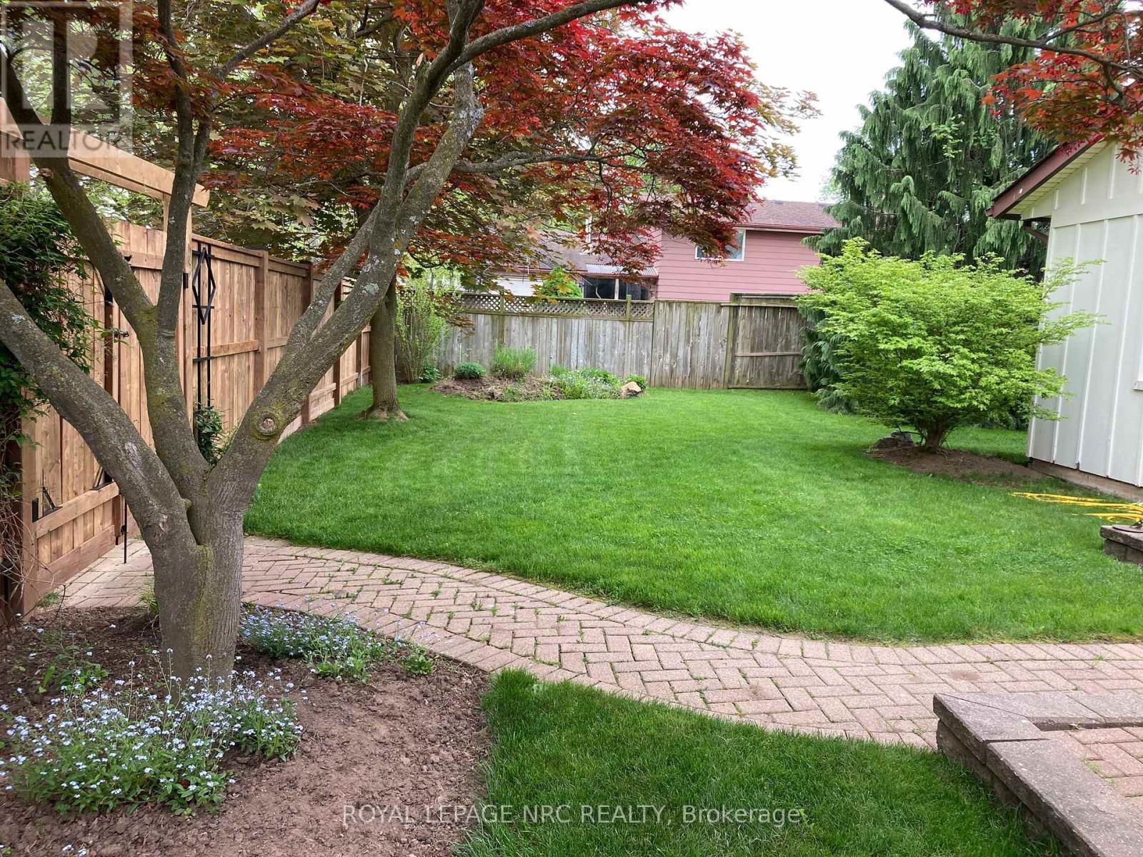 8143 Sarah Street, Niagara Falls (Chippawa), ON - Outdoor With Backyard