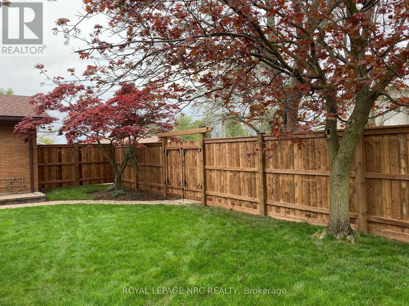 8143 Sarah Street, Niagara Falls (Chippawa), ON - Outdoor With Backyard