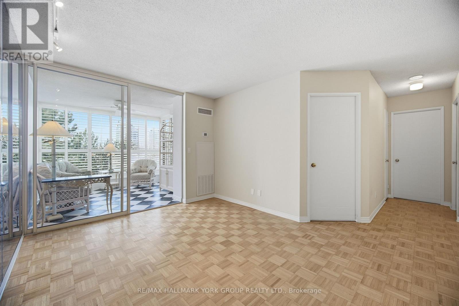 406 - 100 Observatory Lane, Richmond Hill, ON - Indoor Photo Showing Other Room