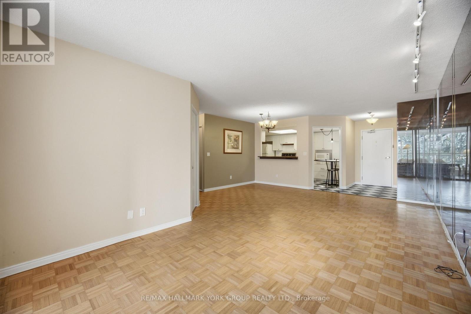 406 - 100 Observatory Lane, Richmond Hill, ON - Indoor Photo Showing Other Room