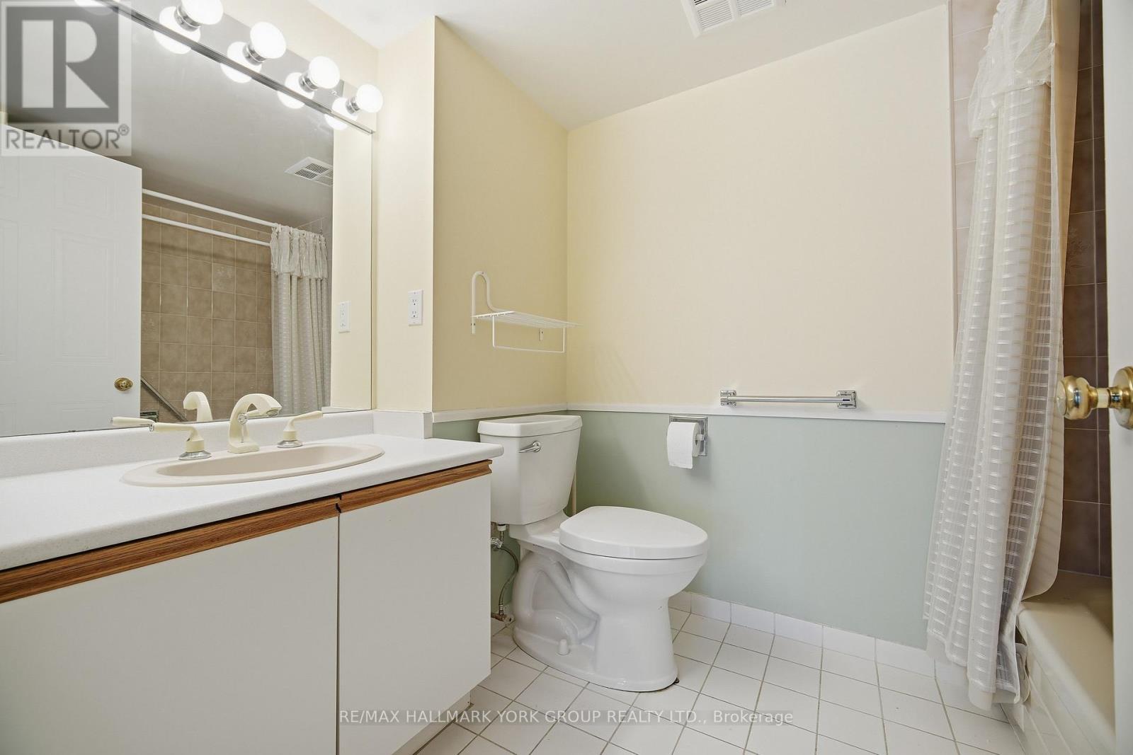 406 - 100 Observatory Lane, Richmond Hill, ON - Indoor Photo Showing Bathroom