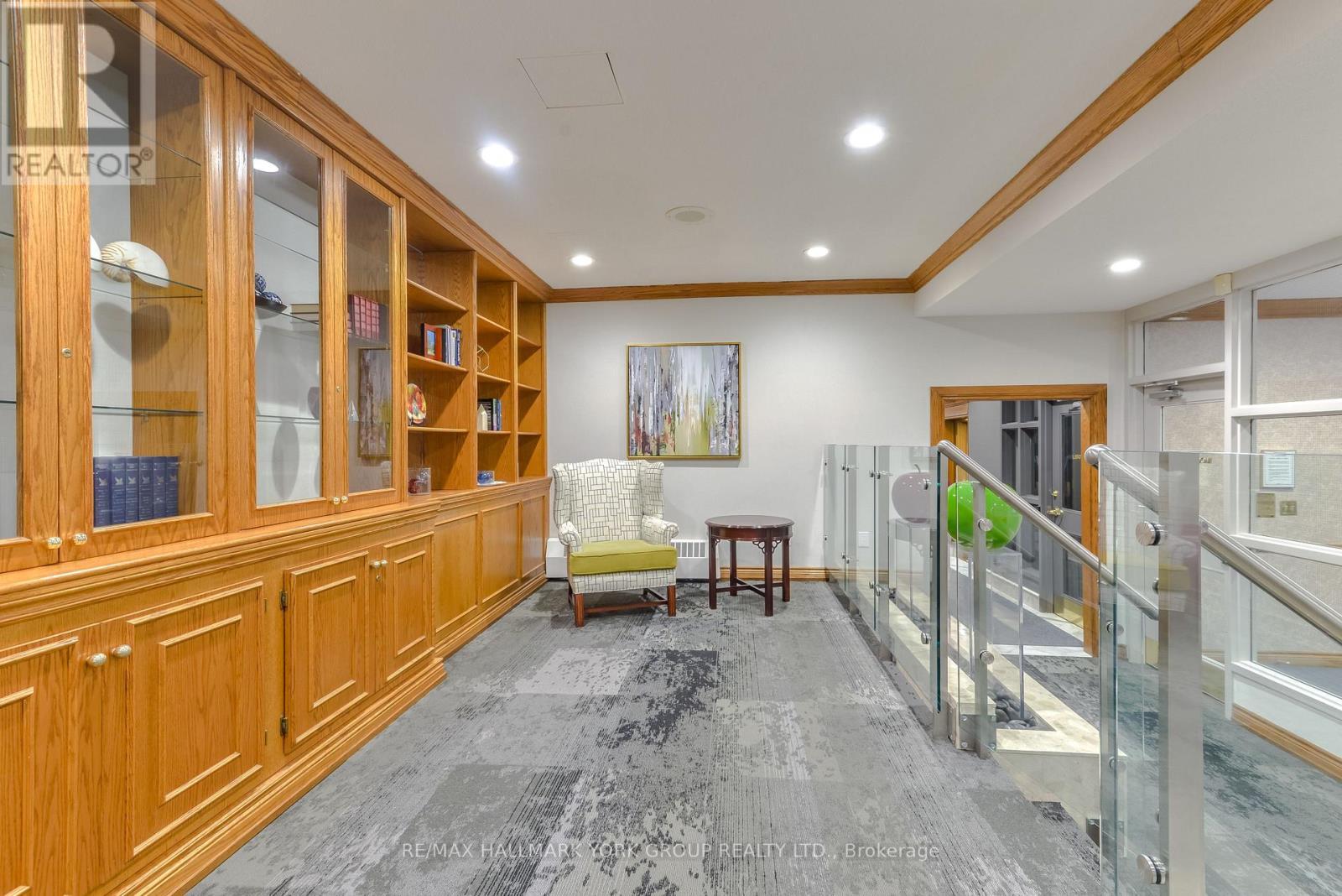 406 - 100 Observatory Lane, Richmond Hill, ON - Indoor Photo Showing Other Room