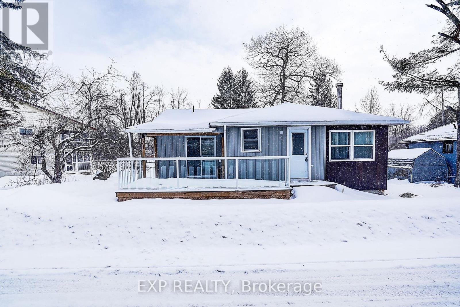31 Ridge Avenue, Ramara, ON - Outdoor With Deck Patio Veranda