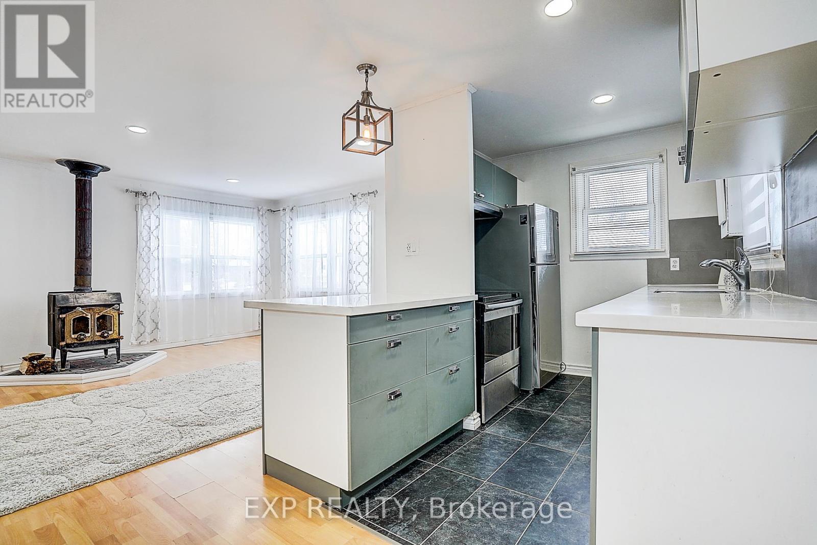 31 Ridge Avenue, Ramara, ON - Indoor Photo Showing Kitchen