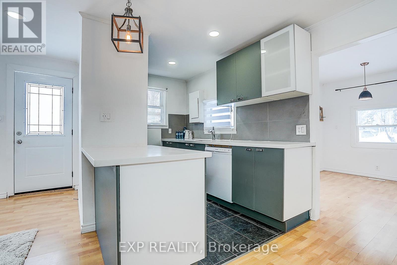 31 Ridge Avenue, Ramara, ON - Indoor Photo Showing Kitchen
