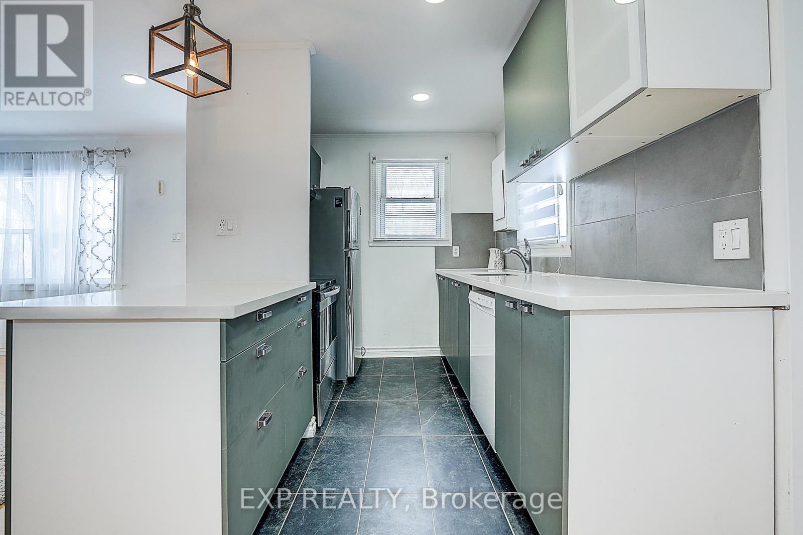 31 Ridge Avenue, Ramara, ON - Indoor Photo Showing Kitchen