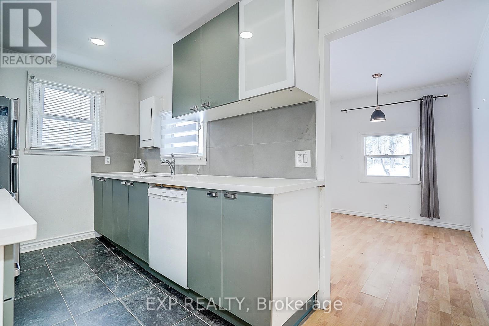 31 Ridge Avenue, Ramara, ON - Indoor Photo Showing Kitchen