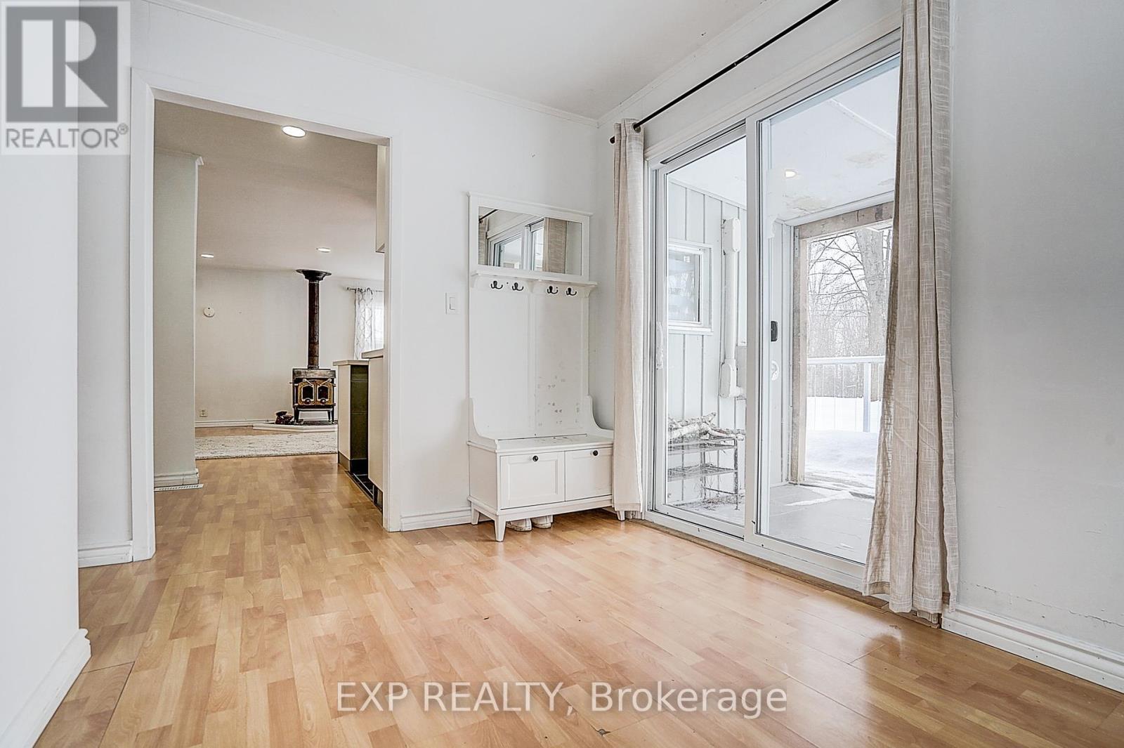 31 Ridge Avenue, Ramara, ON - Indoor Photo Showing Other Room