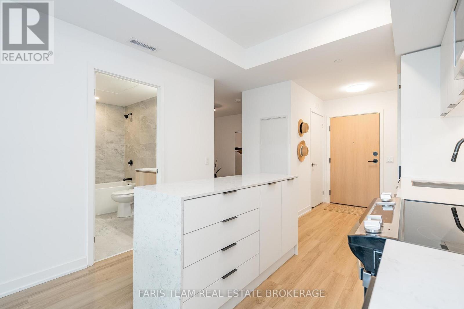 209 - 31 Huron Street, Collingwood, ON - Indoor