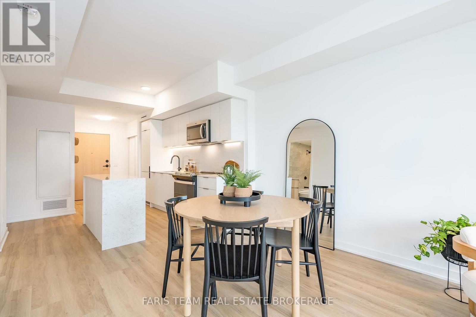 209 - 31 Huron Street, Collingwood, ON - Indoor Photo Showing Dining Room