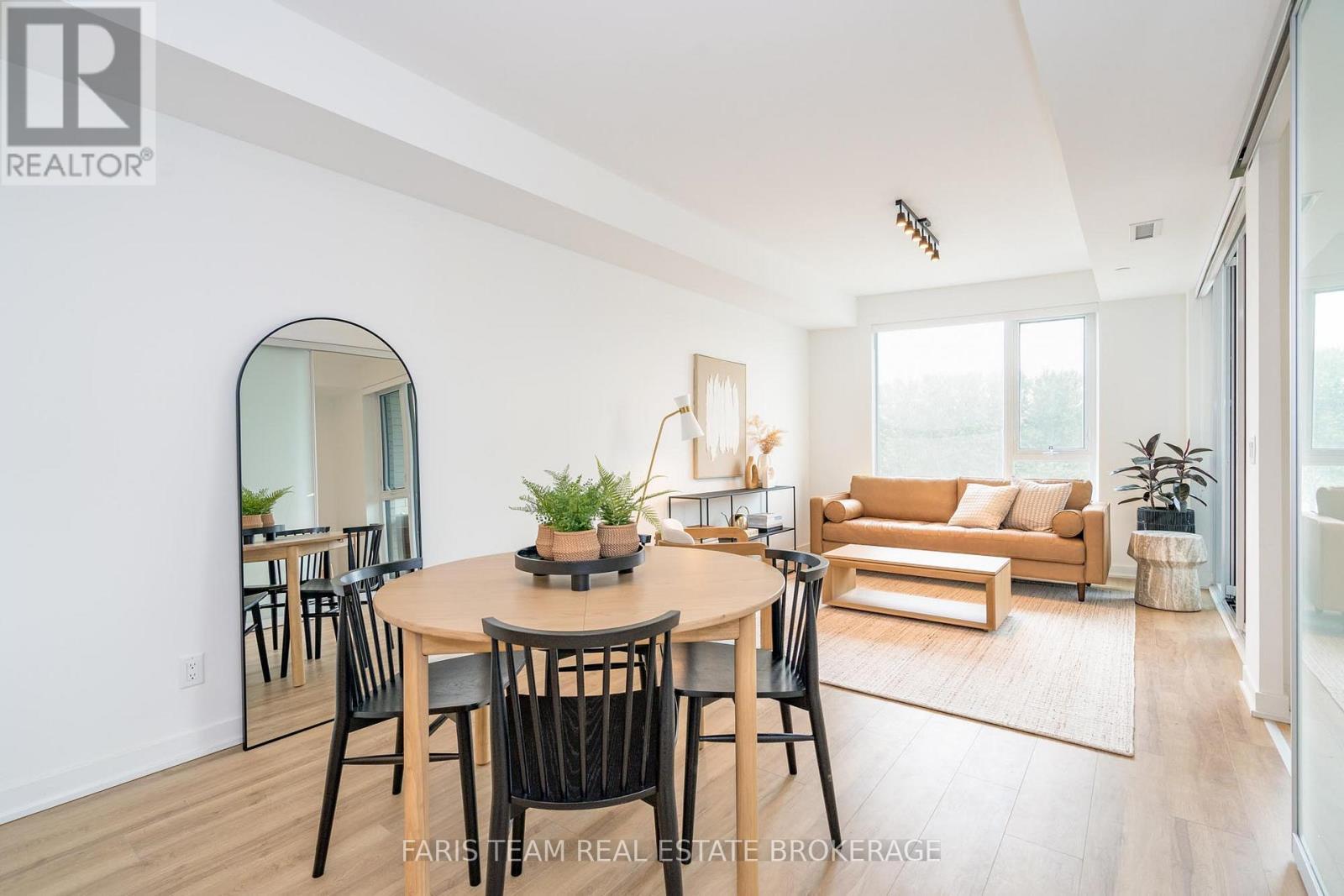 209 - 31 Huron Street, Collingwood, ON - Indoor