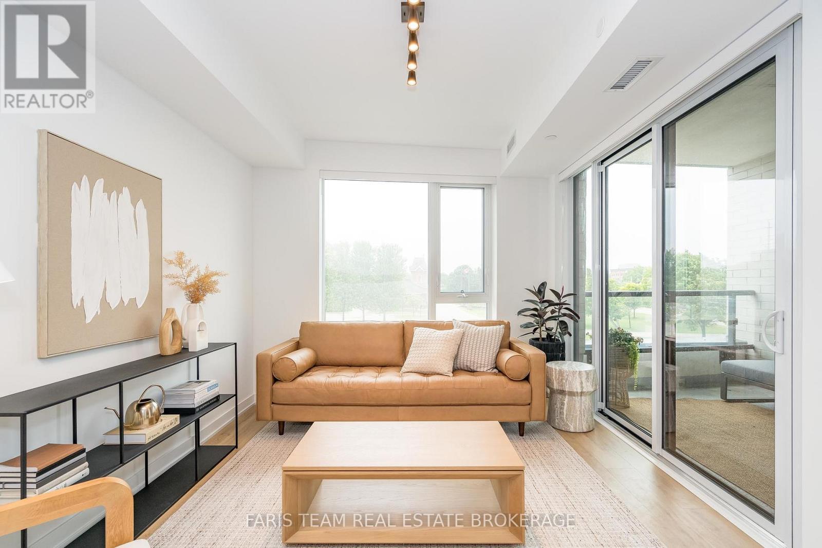 209 - 31 Huron Street, Collingwood, ON - Indoor Photo Showing Living Room
