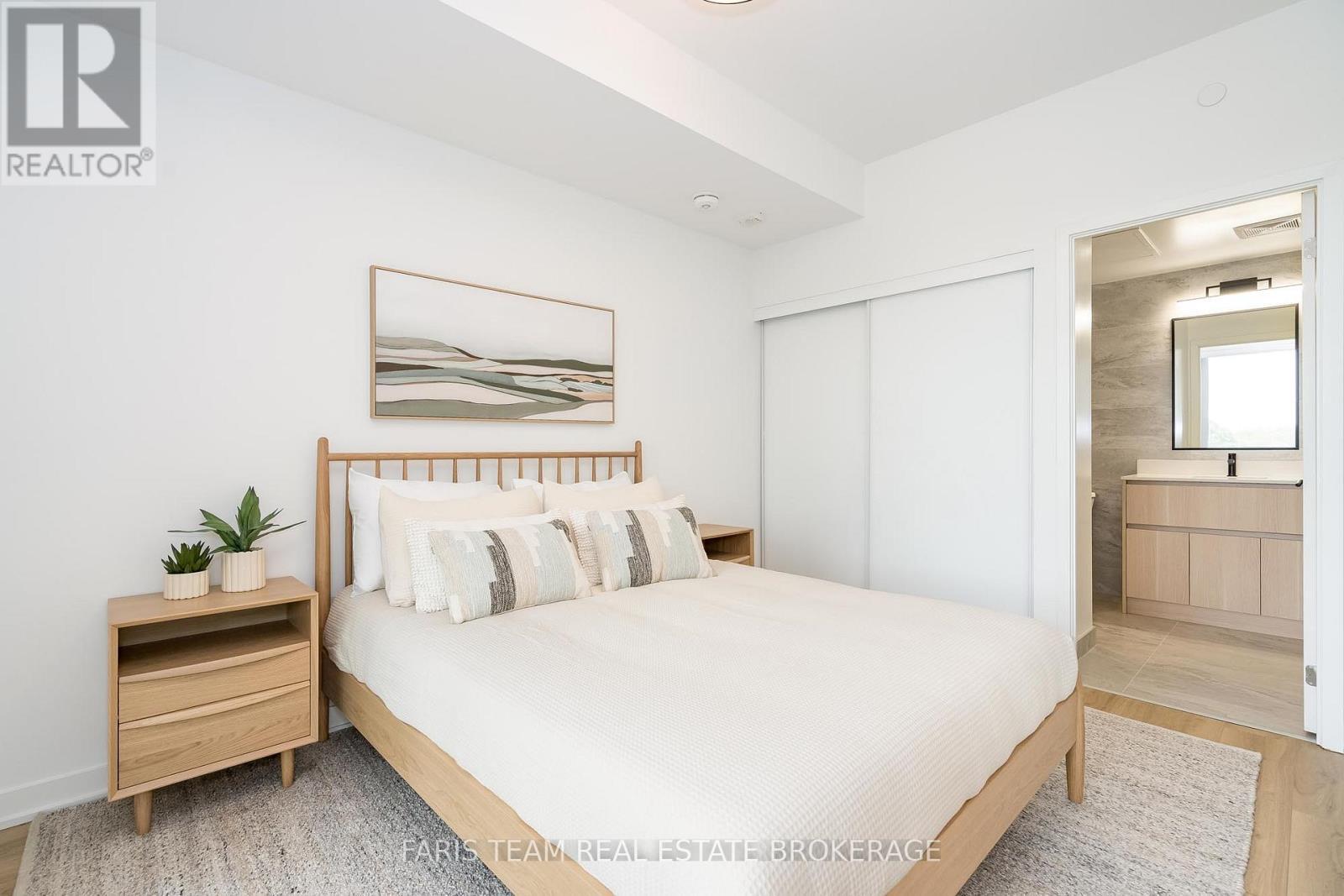 209 - 31 Huron Street, Collingwood, ON - Indoor Photo Showing Bedroom