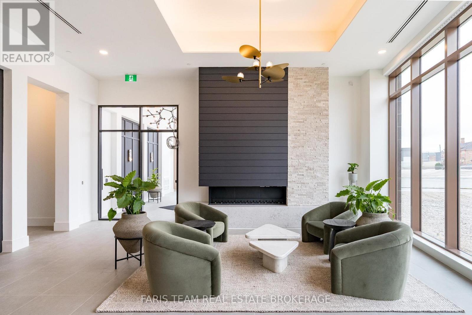 209 - 31 Huron Street, Collingwood, ON - Indoor