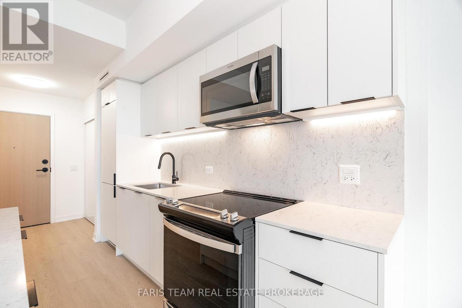 412 - 31 Huron Street, Collingwood, ON - Indoor Photo Showing Kitchen