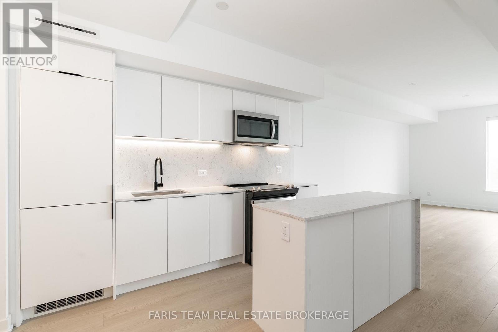 412 - 31 Huron Street, Collingwood, ON - Indoor Photo Showing Kitchen With Upgraded Kitchen