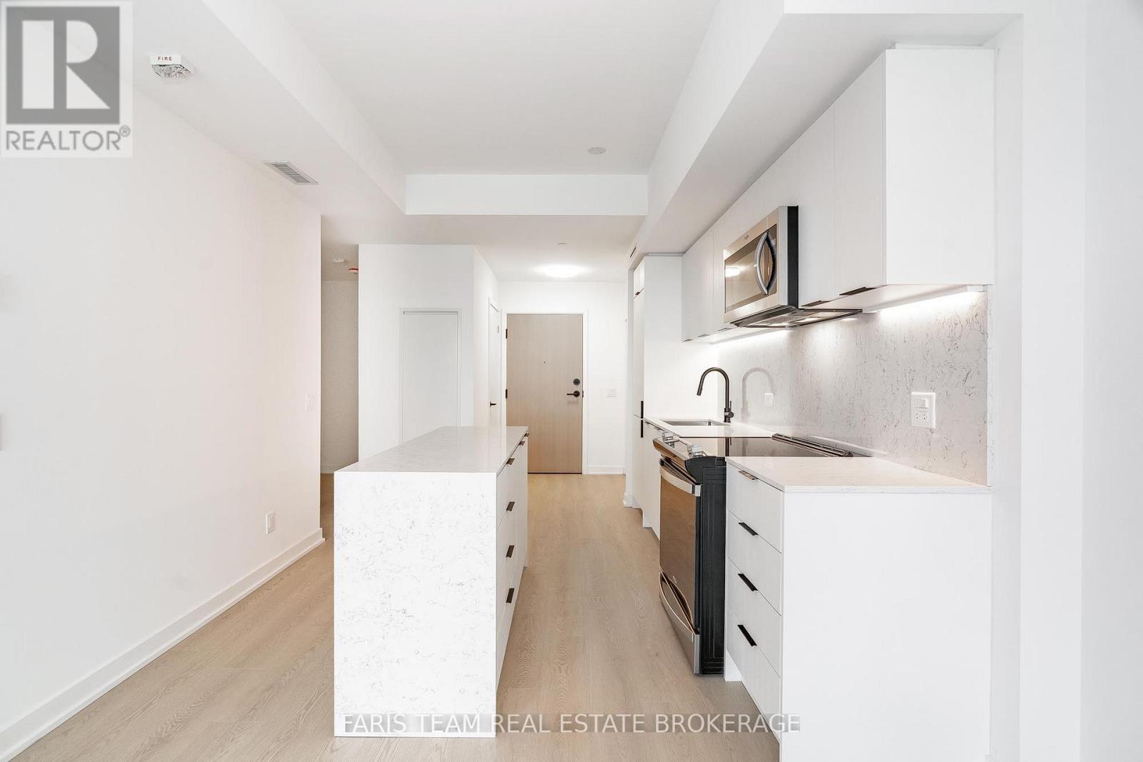 412 - 31 Huron Street, Collingwood, ON - Indoor Photo Showing Kitchen With Upgraded Kitchen