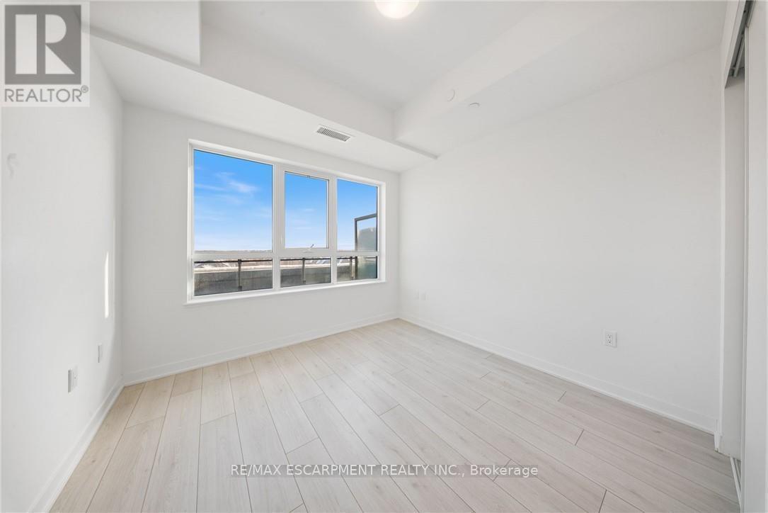 414 - 395 Dundas Street W, Oakville, ON - Indoor Photo Showing Other Room