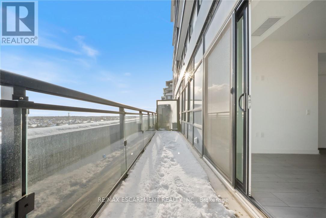 414 - 395 Dundas Street W, Oakville, ON - With Exterior