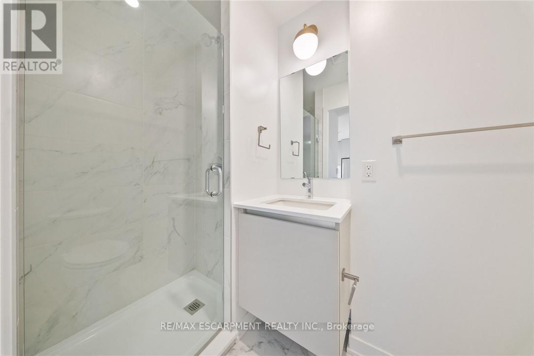 414 - 395 Dundas Street W, Oakville, ON - Indoor Photo Showing Bathroom