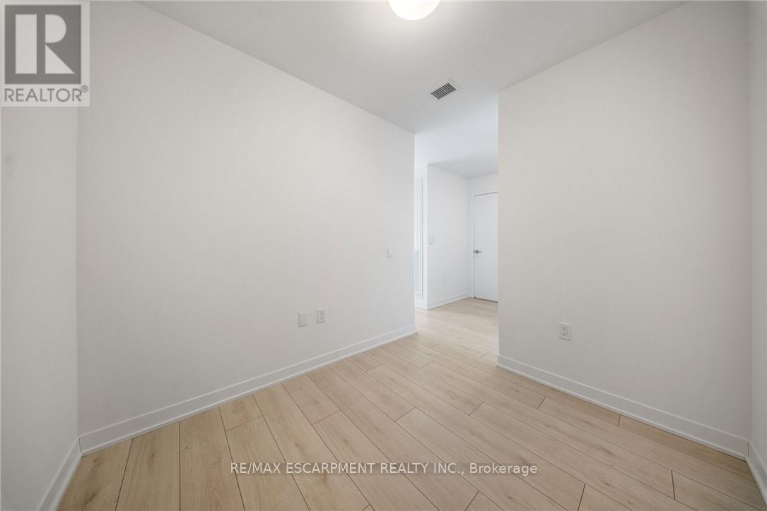 414 - 395 Dundas Street W, Oakville, ON - Indoor Photo Showing Other Room