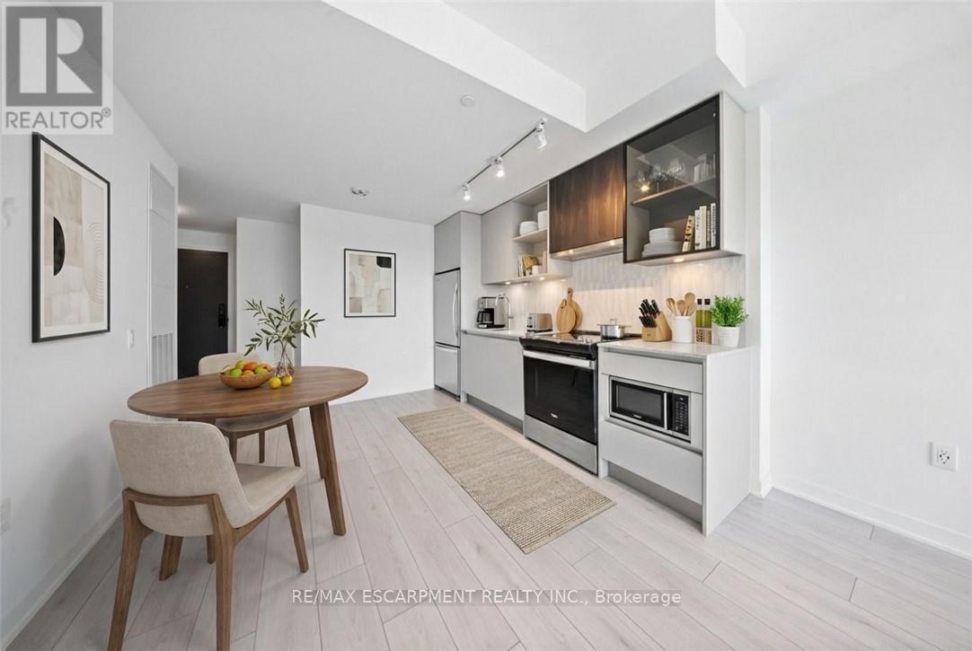 414 - 395 Dundas Street W, Oakville, ON - Indoor