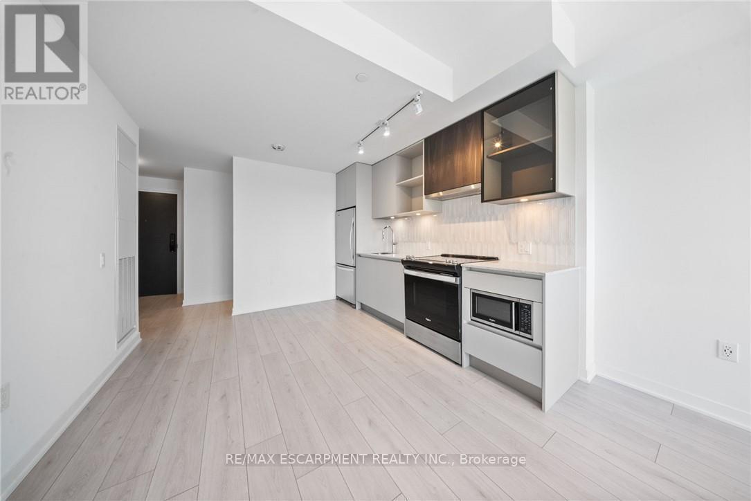 414 - 395 Dundas Street W, Oakville, ON - Indoor Photo Showing Kitchen