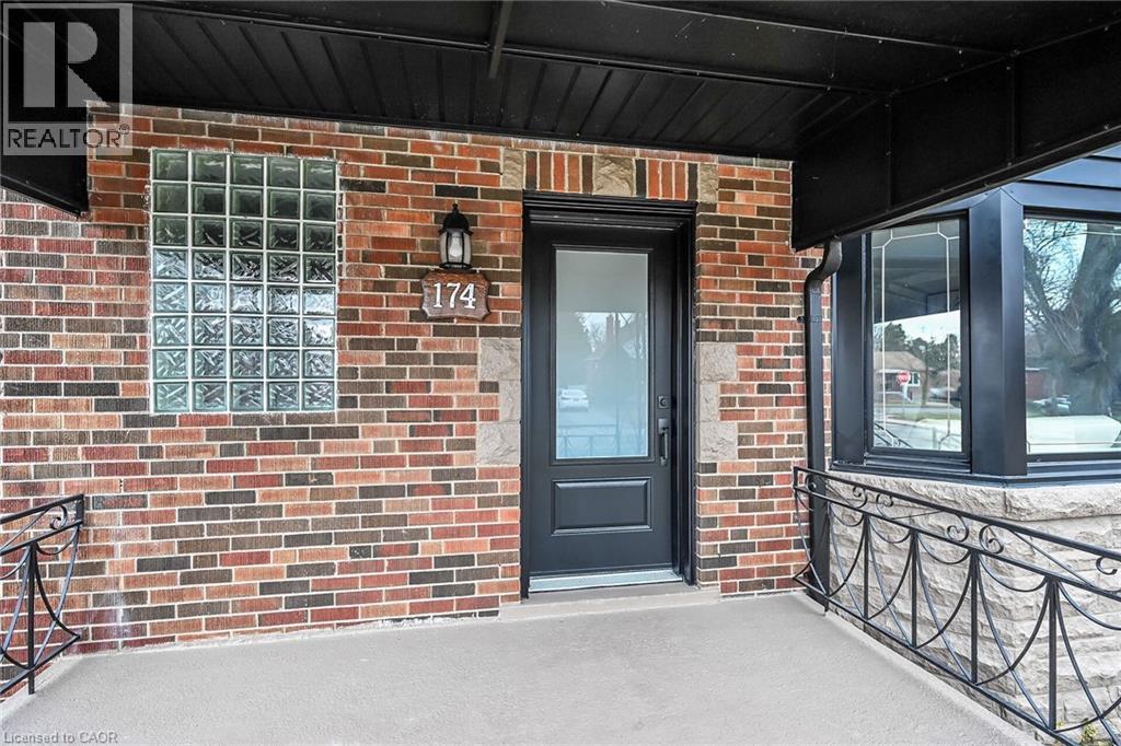 Doorway to property with brick siding and covered porch - 174 East 34Th Street, Hamilton, ON - Outdoor