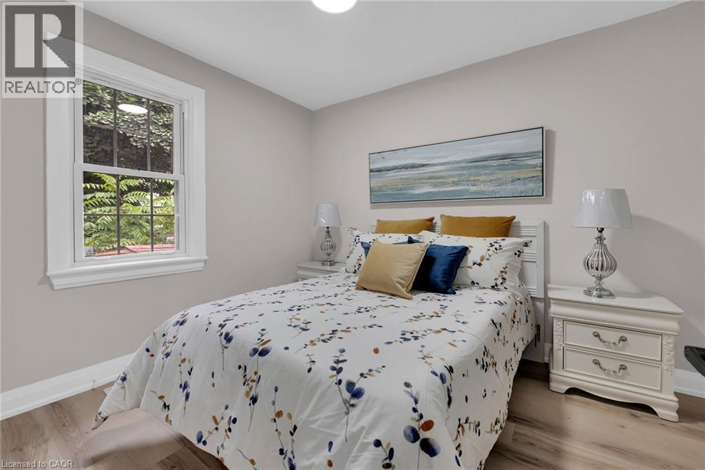 174 East 34Th Street, Hamilton, ON - Indoor Photo Showing Bedroom