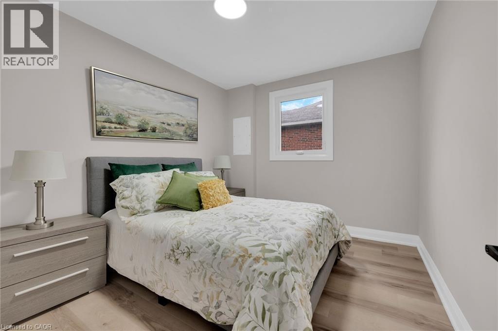 174 East 34Th Street, Hamilton, ON - Indoor Photo Showing Bedroom