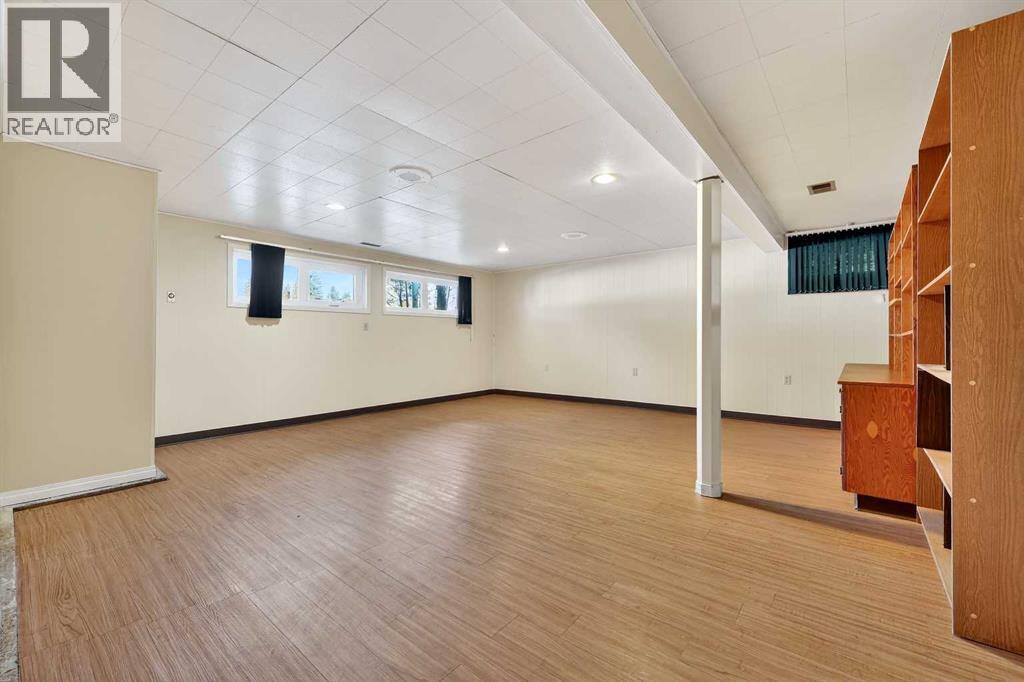 Recreation Room 19'10" x 19'10" - 5315 Valiant Drive Nw, Calgary, AB - Indoor