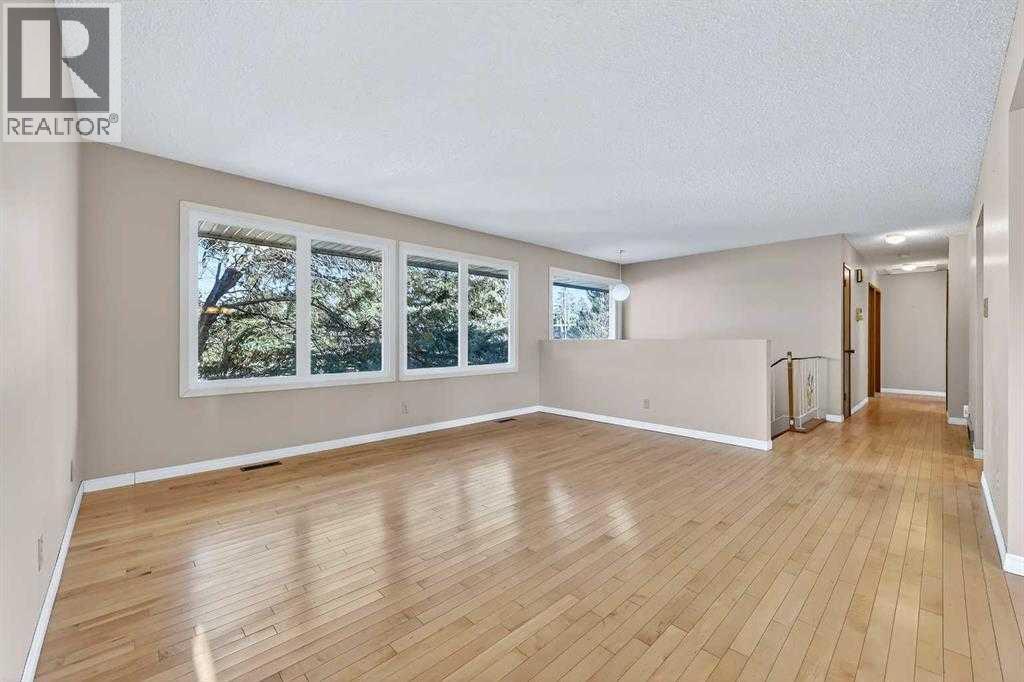 5315 Valiant Drive Nw, Calgary, AB - Indoor Photo Showing Other Room