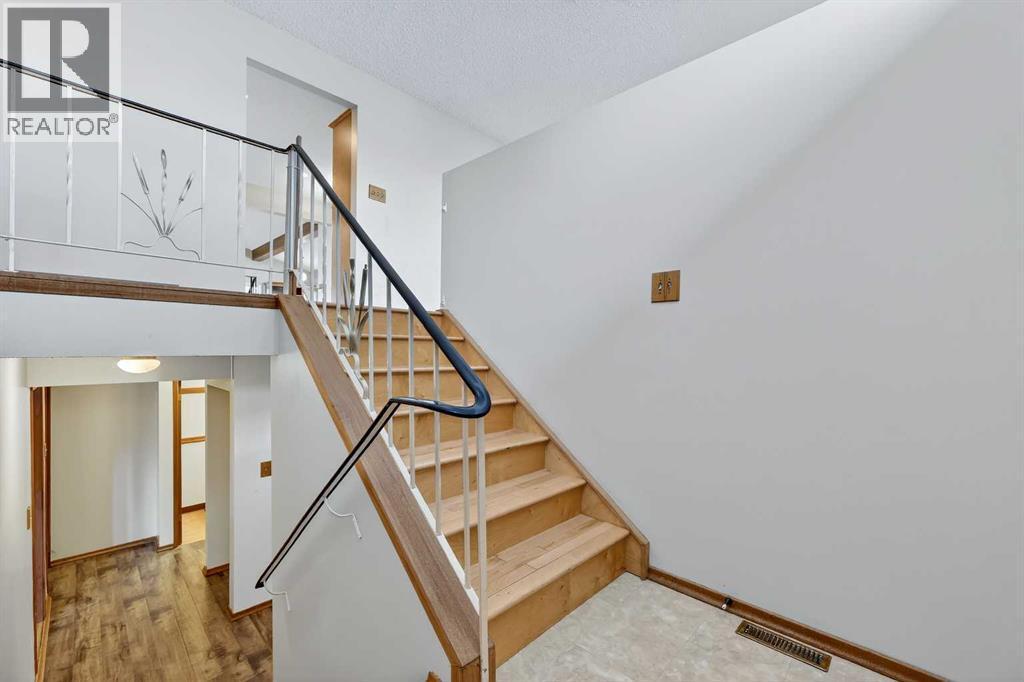 Foyer - 5315 Valiant Drive Nw, Calgary, AB - Indoor Photo Showing Other Room