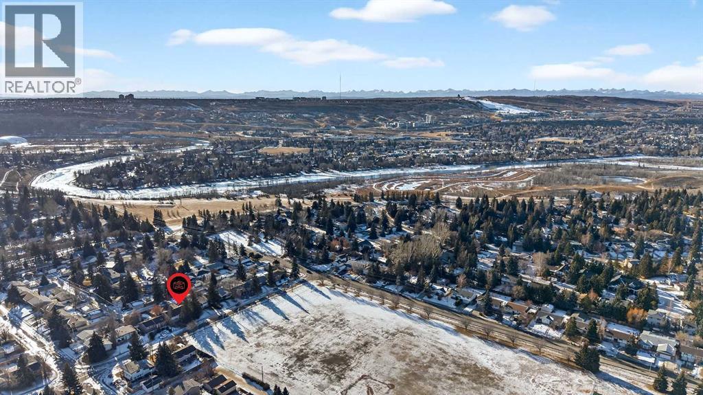 5 minute walk to Bowmont Park - Natural environment 405 acres along north bank of Bow River - 5315 Valiant Drive Nw, Calgary, AB - Outdoor With View