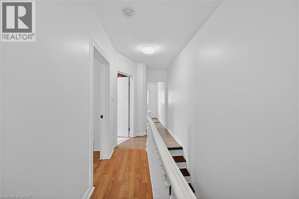 Upper hallway - 77 Barton Street E Unit# 2, Hamilton, ON - Indoor Photo Showing Other Room