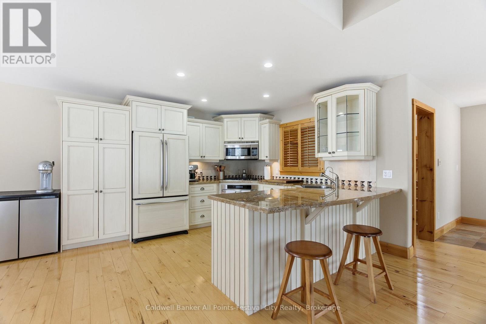 35 Jane Street, Bluewater (Bayfield), ON - Indoor Photo Showing Kitchen