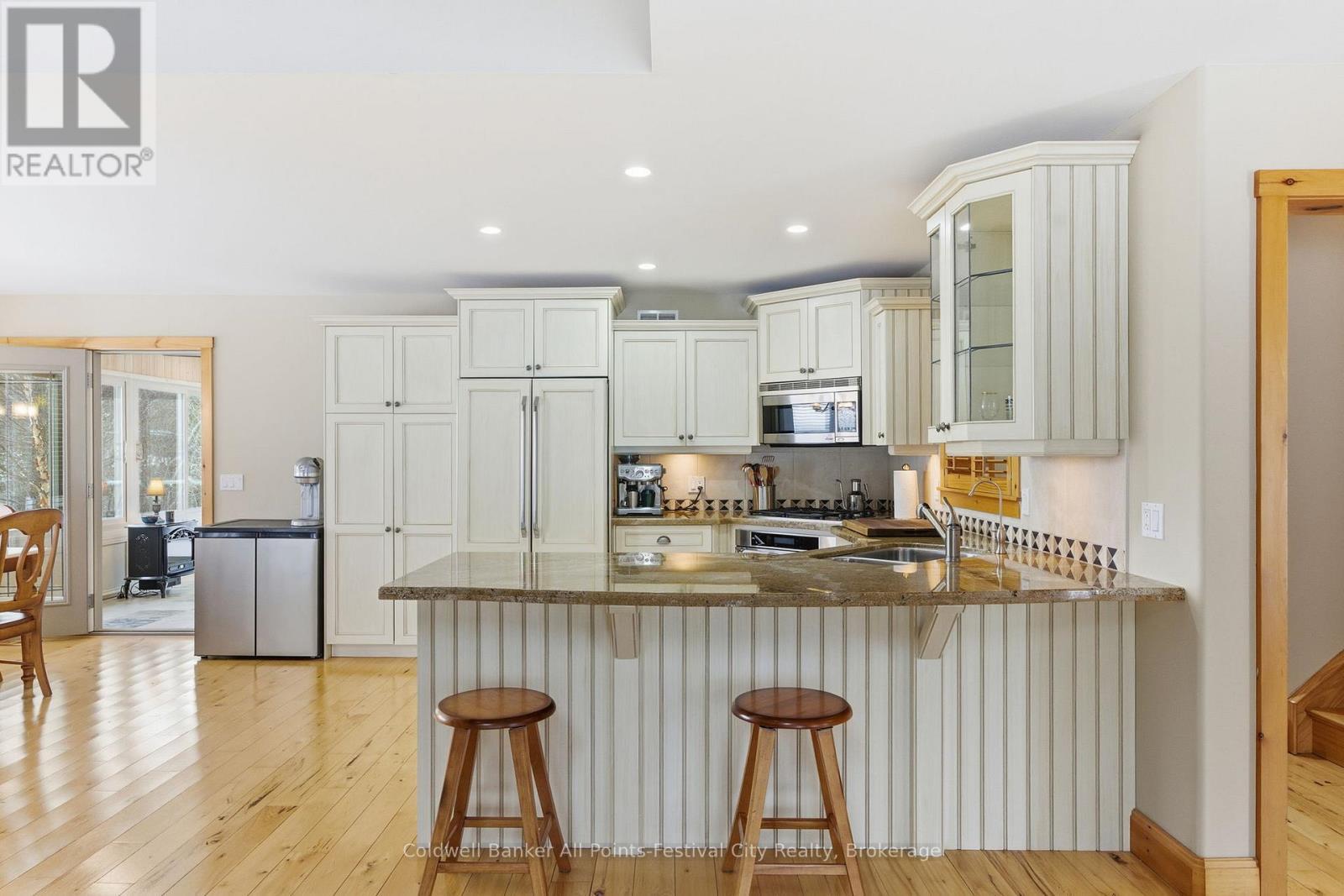 35 Jane Street, Bluewater (Bayfield), ON - Indoor Photo Showing Kitchen With Upgraded Kitchen